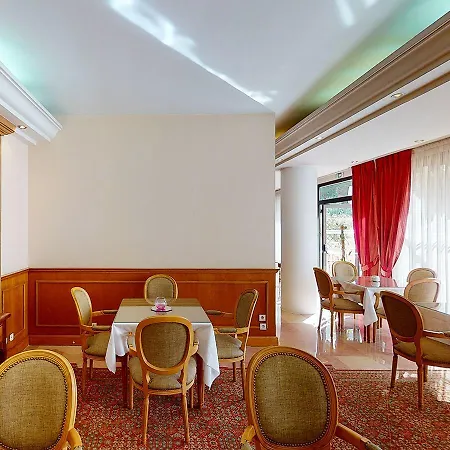 Sun Riviera מלון 4*
